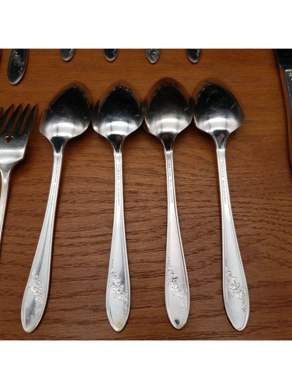 Tudor Plate Queen Bess II Flatware Set 4 Place Settings 20 Pc Oneida Silverplate